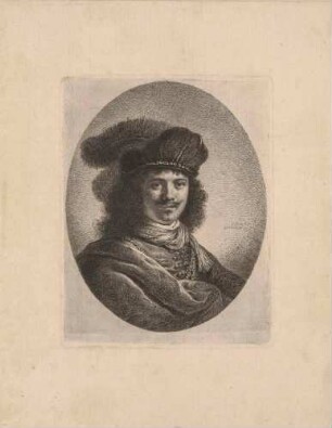 Junger Mann mit Federbarett