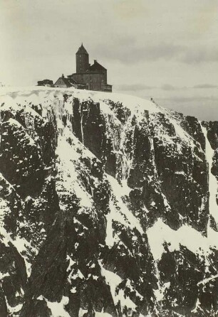 Riesengebirge. Schneegrubenbaude (1490 m) (1895/1896), über die Große Schneegrube gesehen