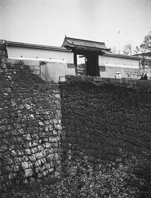 Ōsaka. Burg Ōsaka (1583). Westliches Burgtor (Otemon)