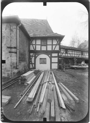 Beichlingen. Ehem. Schloß (Erweiterung E. 16. Jh. und 18. Jh.). Hofansicht