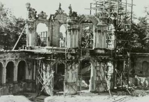 Dresden, Zwinger, Ruine des Wallpavillons, teilweise eingerüstet