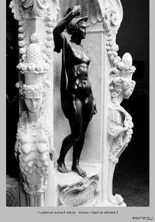 Minerva - Perseus, Det. d. Sockels: Minerva