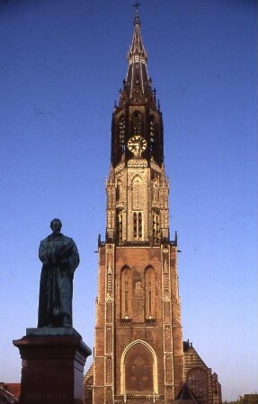 Delft - Turm der Kathedrale : Turm der Kathedrale. Aufgenommen 2001 in Delft