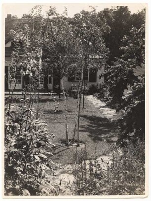 Garten Prof. Wilhelm Kempff, Potsdam: Plattenweg zum Haus