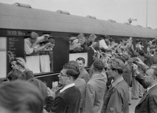 Abreise der sowjetischen Delegation vom Ostbahnhof Berlin : Abschiedsszene auf dem Ostbahnhof