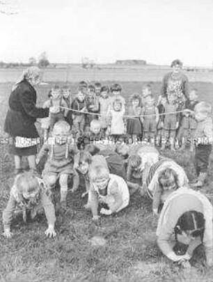 Kinderbetreuung in der LPG Bandelow (Kr. Stasburg)