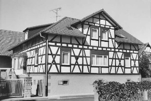 Wohnhaus, Fachwerk; Hasselroth, Nebenstraße 10