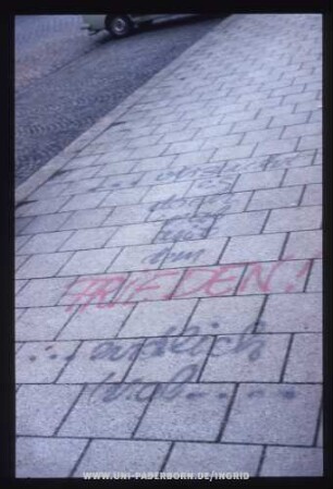 ...versucht es doch mal mit dem FRIEDEN! ...endlich mal...