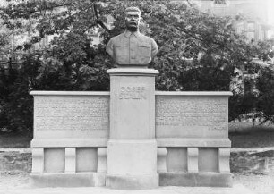 Josef Wissarionowitsch Stalin : Denkmal für Josef Wissarionowitsch Stalin (1879-1953; Politiker)