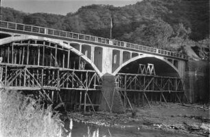Brückenbau : Brückenbau über einen Fluss südlich von Addi Arkay.