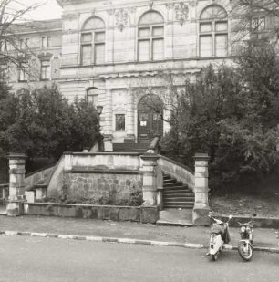 Dresden-Plauen, Kantstraße 2. Gymnasium (1896, E. Waldow; ehem. Lehrerseminar). Freitreppe und Hauptportal