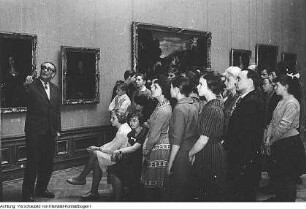 Jugendweihen, 1961 / 1963 & Dresden, Jugendstunde bei der Stadtleitung der Sozialistischen Einheitspartei Deutschlands (SED), im VEB Sachsenwerk Niedersedlitz, am Dresdner Stadtmodell, am Landgericht, mit Heinz Bausch, u.a., 1961 / 1963