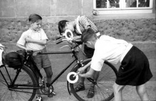Freiburg: Lotsen kontrollieren Fahrrad
