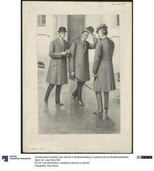 Drei Herren in Straßenkleidung: Guardscoat und Stadtchesterfield