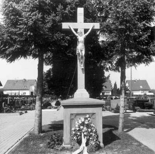Friedhofskreuz; Seligenstadt, Friedhofstraße 21