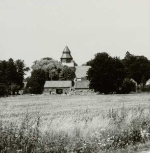 Hornow. Blick zur Dorfkirche : Hornow (Ortsteil der Stadt Spremberg). Ortsteilansicht von Süden mit Dorfkirche St. Martin (13./14. Jahrhundert bis 1902).