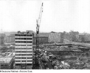 Blick über das Interhotel "Lilienstein" im Bau zur Budapester Straße