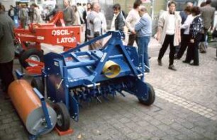 Fotografie: Gartenbautechnik-Freiland, Bodenpflege, Zinkenrotor
