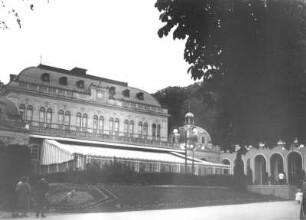 Baden (Niederösterreich). Kurhaus (1885). Ansicht vom Kurpark aus