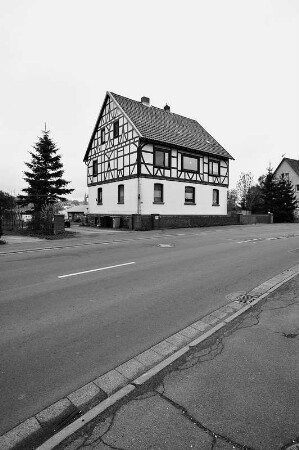 Wohn- und Geschäftshaus; Grebenhain, Bahnhofstraße 37
