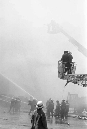 Großbrand beim Karlsruher Geschenke-Versandhaus Heinrich Heine