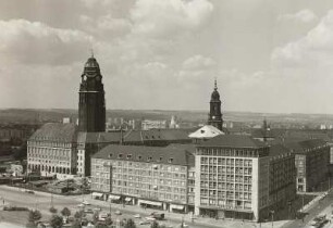 Dresden. Blick vom Hochhaus am Pirnaischen Platz nach Südwesten über die Leningrader Straße zu Neuem Rathaus und Kreuzkirche