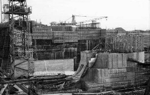 Birsfelden: Kraftwerk, Holzverschalungen für Beton