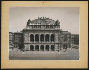 Kaiserlich-königliches Hof-Operntheater (auch: Wiener Staatsoper), Wien: Ansicht von Süden