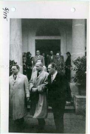 Kranzniederlegung in der Weimarer Fürstengruft bei den Goethe-Festtagen 1949