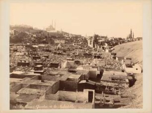 Friedhof, Kairo: Ansicht, im Hintergrund Zitadelle und Mohammed Ali Moschee