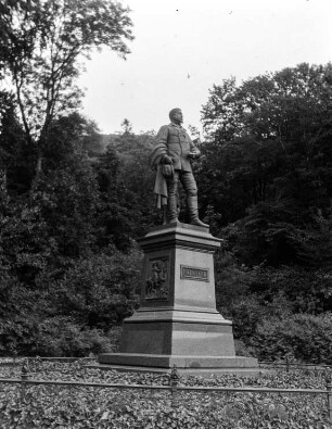 Scheffel-Denkmal : Denkmal von Joseph Victor von Scheffel auf der Terrasse vom Schloss Heidelberg