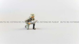Massefigur: Artillerist, kniend, mit Granate