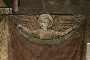 Engel, die einen Vorhang halten (unterhalb der Apostelreihe)