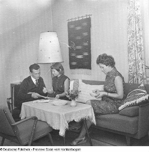 Gottfried Richter, Direktor der Kreuzschule Dresden, im Kreis seiner Familie (Frau und Tochter)