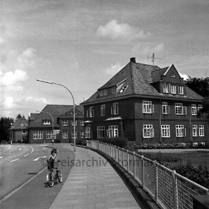 Theodor-Storm-Schule: Lorenztstraße: Schulgebäude: Außenansicht von Süden