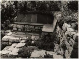 Garten Fröhlich, Kleinmachnow: Steinbank
