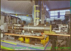 Magnetfeldmessstand für supraleitende Quadrupole mit Trägheitsantrieb und Drehdurchführung des Instituts für Experimentelle Kernphysik (IEKP)