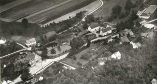 Grund (Wilsdruff-Grund). Ortsteilansicht mit Fischteichen und Hubertusbad. Luftbild-Schrägaufnahme von Südosten