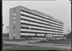 Außenansicht des Zentralgebäudes (ZG), von Süden