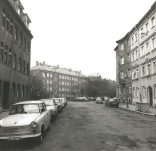 Dresden-Mickten. Wüllnerstraße. Blick nach Westen gegen Wohnhäuser, Lommatzscher Straße 24/36