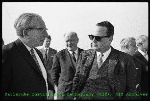 Besuch von George Crews McGhee (amerikanischer Botschafter in Bonn) am Kernforschungszentrum Karlsruhe (KfK)