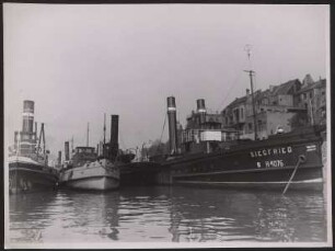 Schiffe am Binnenhafen Duisburg-Ruhrort