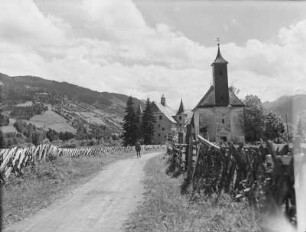 Österreich, Filialkirche Prielau : Österreich. Filialkirche Prielau, im Hintergrund Schloss Prielau