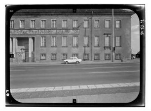 Berlin-Mitte, Molkenmarkt 1/3. Palais Schwerin (ehem. Ministerium für Kultur der DDR, 1690, Umbau 1704; wohl J. de Bodt, Umbau 1936-1942). Straßenfront (Teilansicht)
