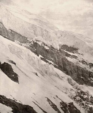 Eiswände am Südrand des Gipfelfirns des Chimborazo