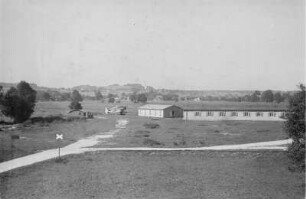 Flugplatz in Prien : Blick auf Gebäude auf dem Flugplatz in Prien