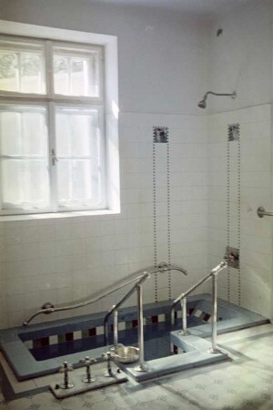 Wasserbecken im Klinikum in Bankja