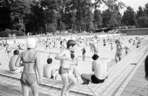 Badebetrieb im Rheinstrandbad Rappenwört
