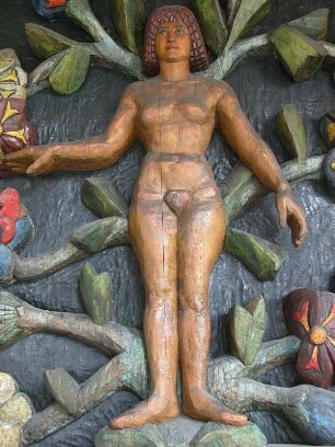 Oslo - Märchenfigur am Rathaus : Bunt bemalte Holzfigur am Rathaus. Aufgenommen in Oslo im September 2004