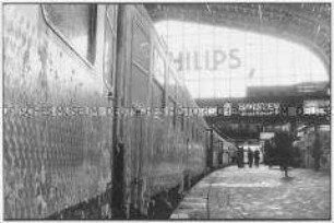 Bahnhof mit vereistem Zug (Altersgruppe 14-17)